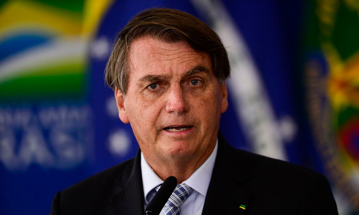 Bolsonaro promete reduzir emissões e pede 'justa remuneração' por 'serviços ambientais'