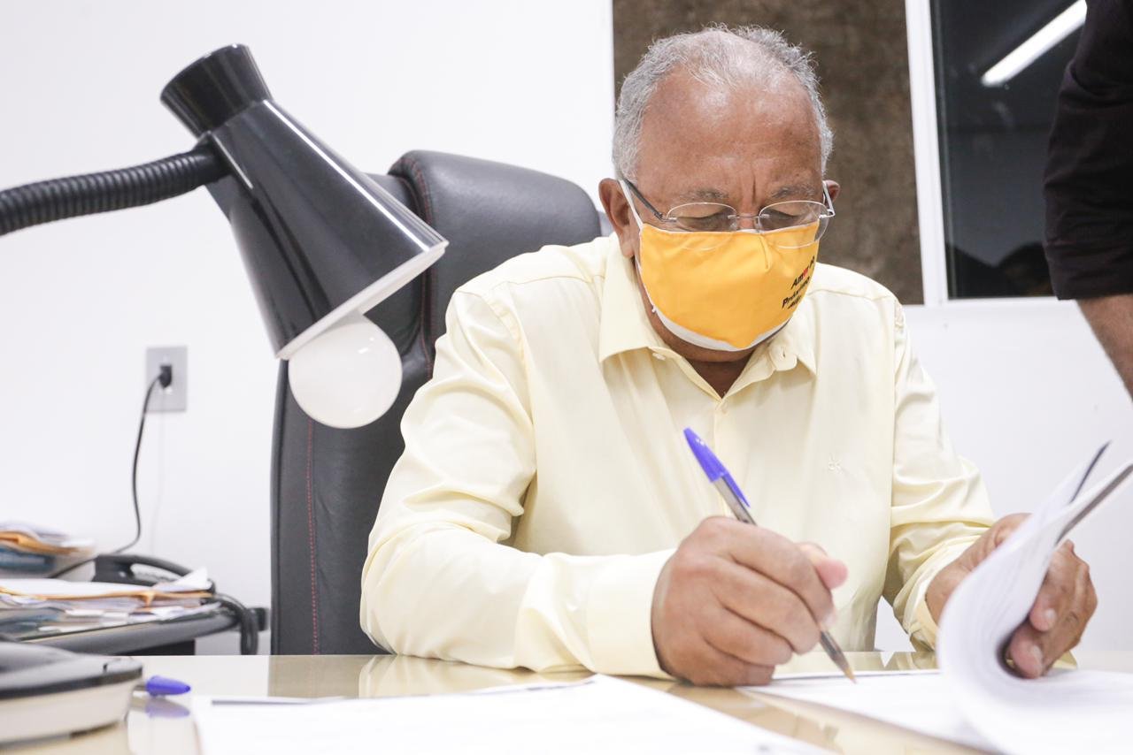 Dr. Pessoa inclui guardas, professores e jornalistas em grupo de vacinação