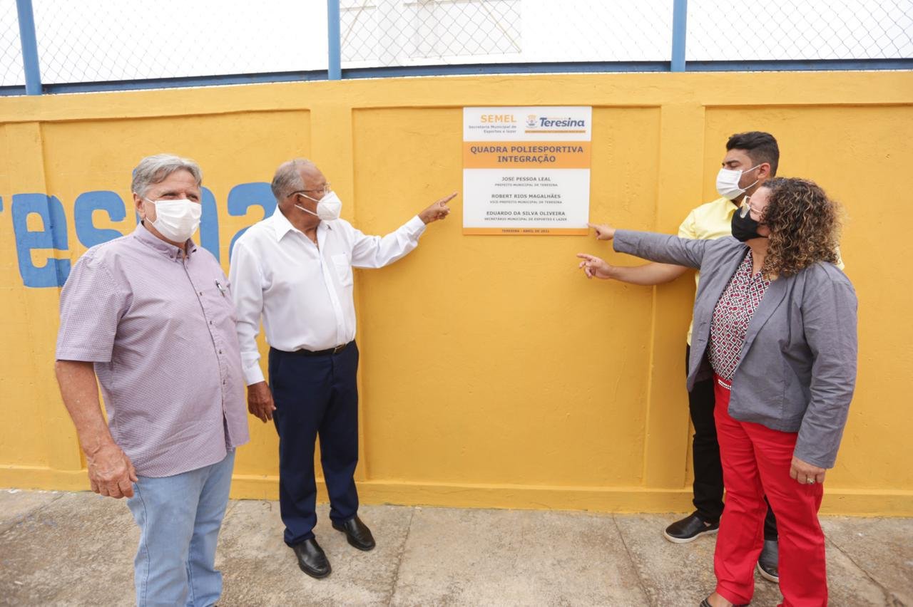 Prefeitura de Teresina reforma quadras e entrega equipamentos desportivos