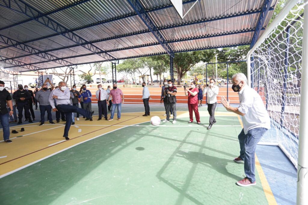 Prefeitura de Teresina entrega praças, complexos esportivos e pavimentação de ruas