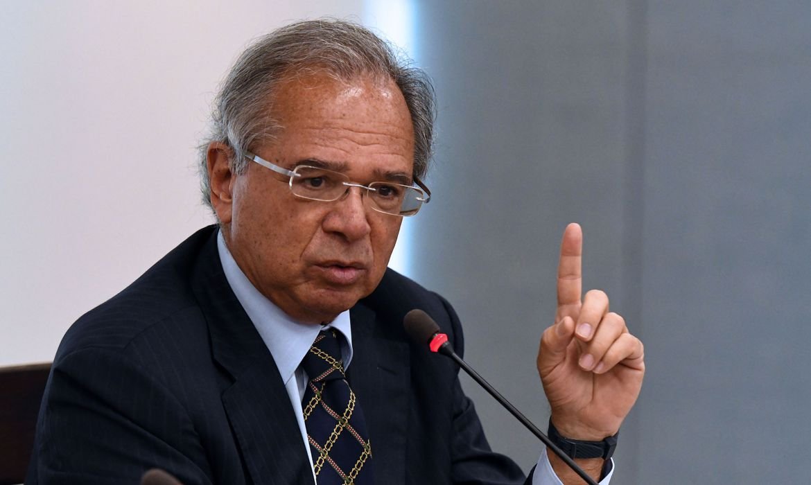 Guedes diz que governo vai liberar R$ 1 bi para educação