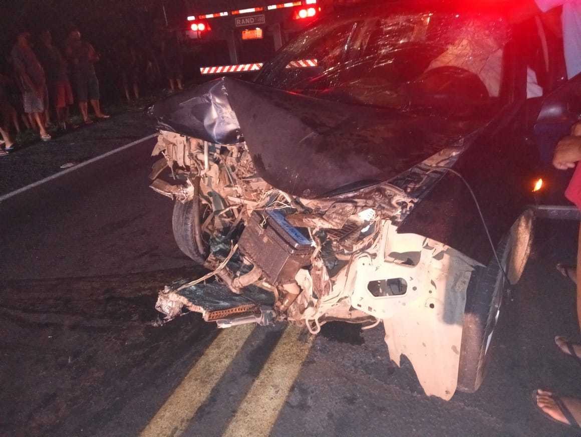 Colisão frontal entre carros mata pai de vereadora na BR-316