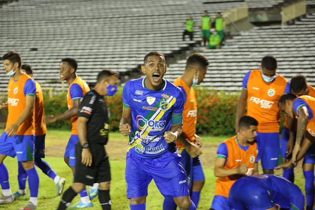 Altos vence o Flu-PI e precisa de um empate para conquistar o Piauiense