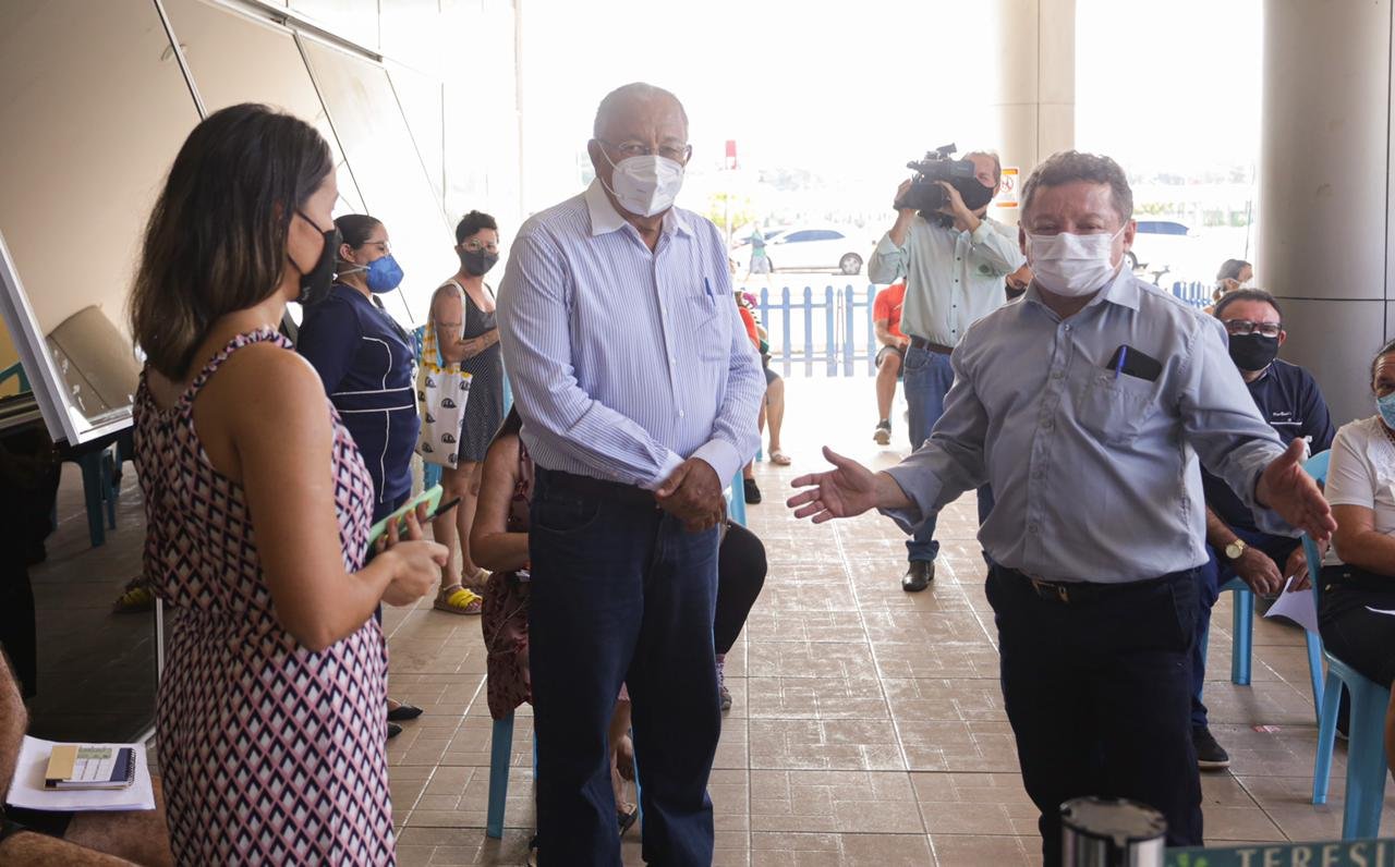 Dr. Pessoa visita pontos de vacinação contra a Covid-19 em Teresina