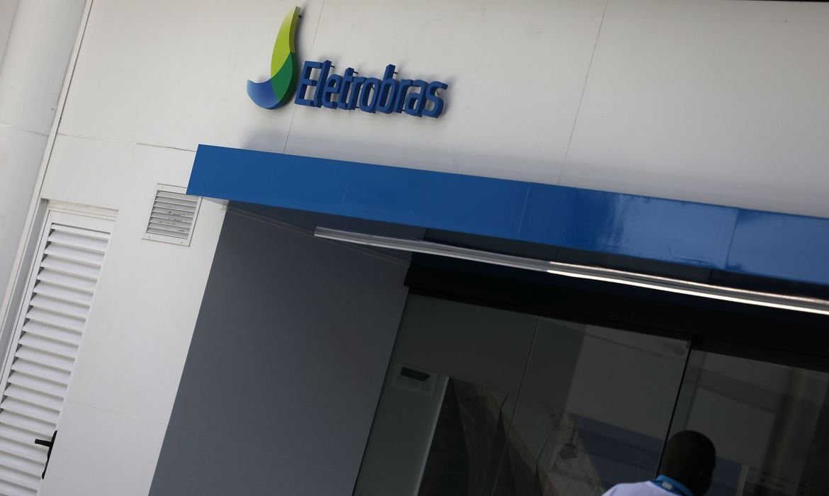 Câmara aprova a venda da Eletrobras