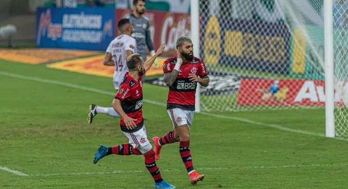 Flamengo vence o Fluminense e é tricampeão carioca