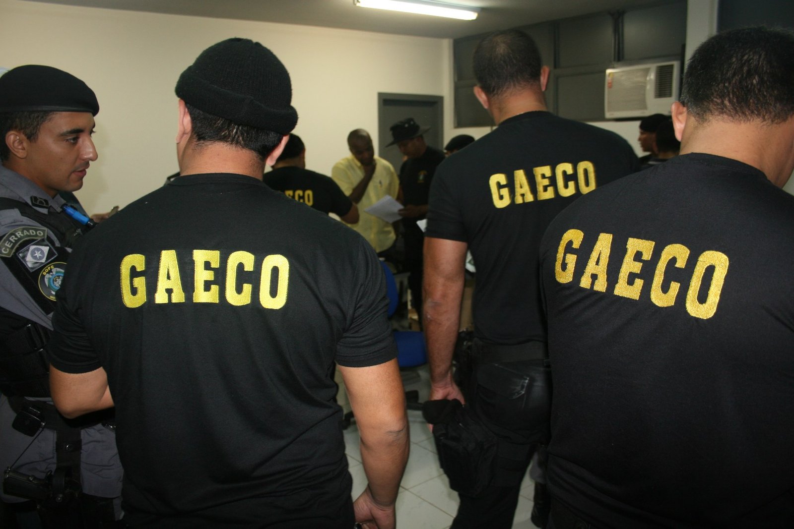 Gaeco deflagra operação e cumpre mandados em Teresina e Elesbão Veloso