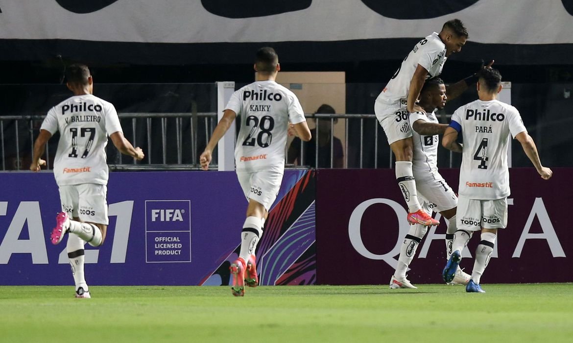 Santos se recupera e vence a primeira na fase de grupos da Libertadores