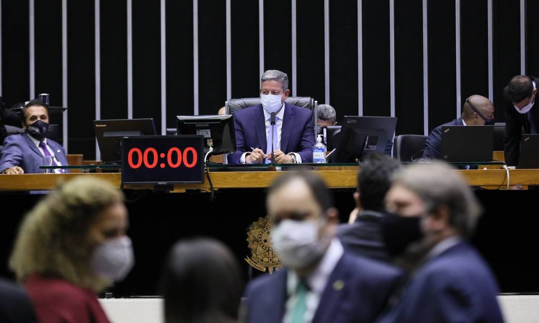 Câmara aprova MP que viabiliza a privatização da Eletrobras