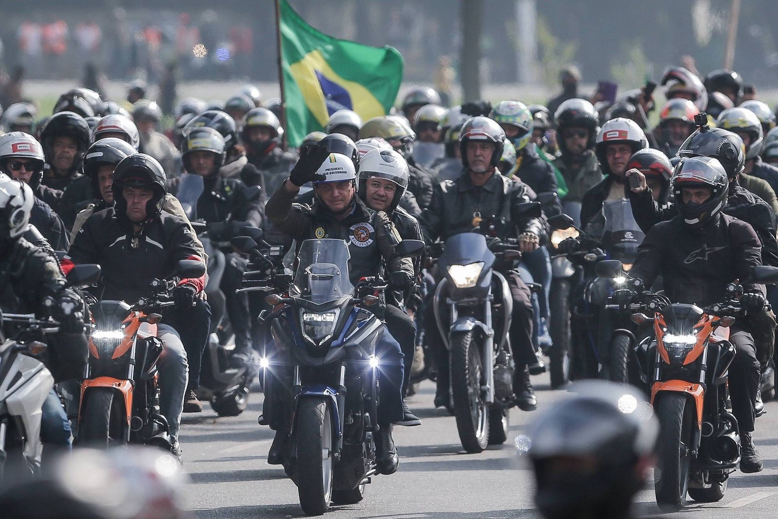 Ato de motociclistas com Bolsonaro reúne milhares em São Paulo