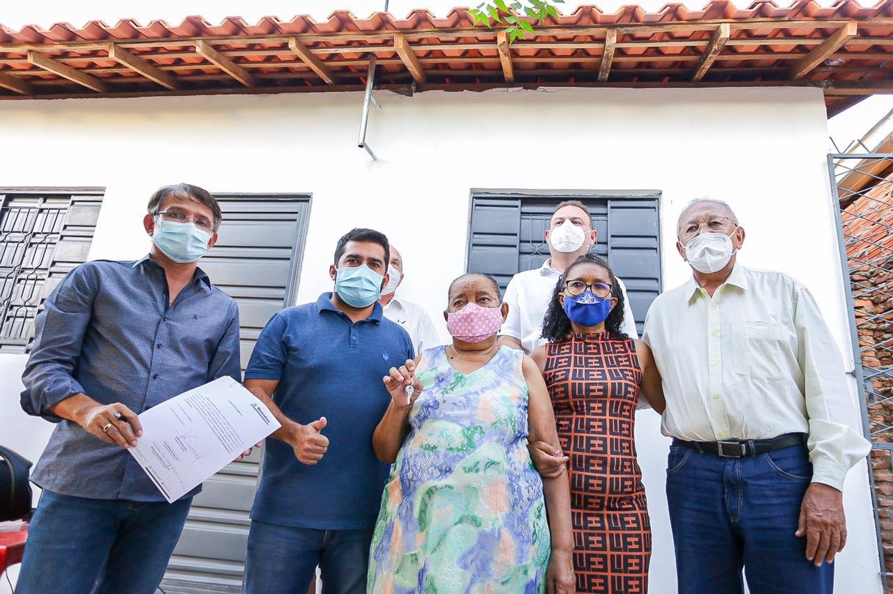 Dr. Pessoa realiza entrega de residências na zona Sul de Teresina