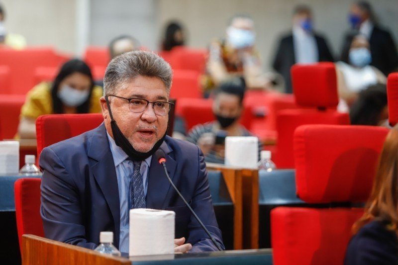Deputado João Mádison pede ao TJ-PI o restabelecimento de Comarca