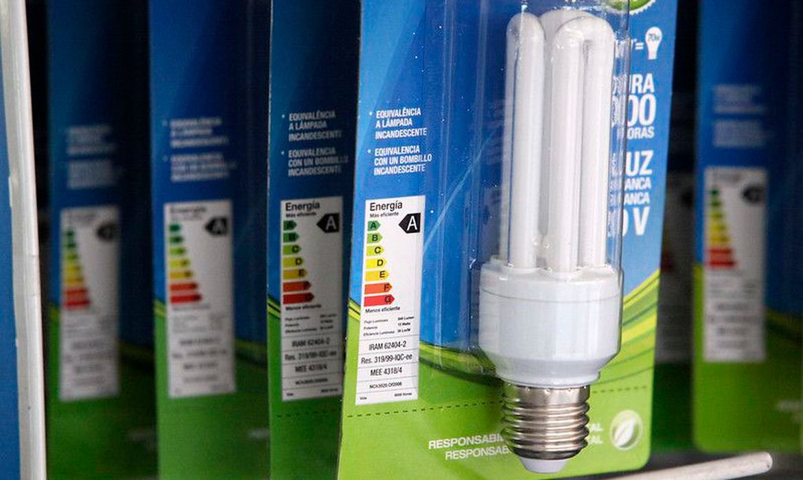 Conta de luz seguirá com bandeira tarifária vermelha em julho