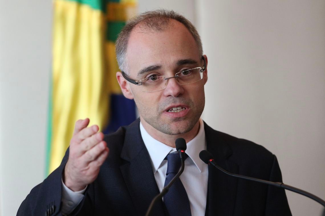 Bolsonaro confirma André Mendonça para STF no lugar de Marco Aurélio