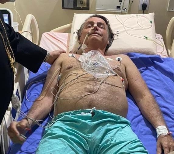 Bolsonaro chega a SP e fará mais exames para avaliar nova cirurgia