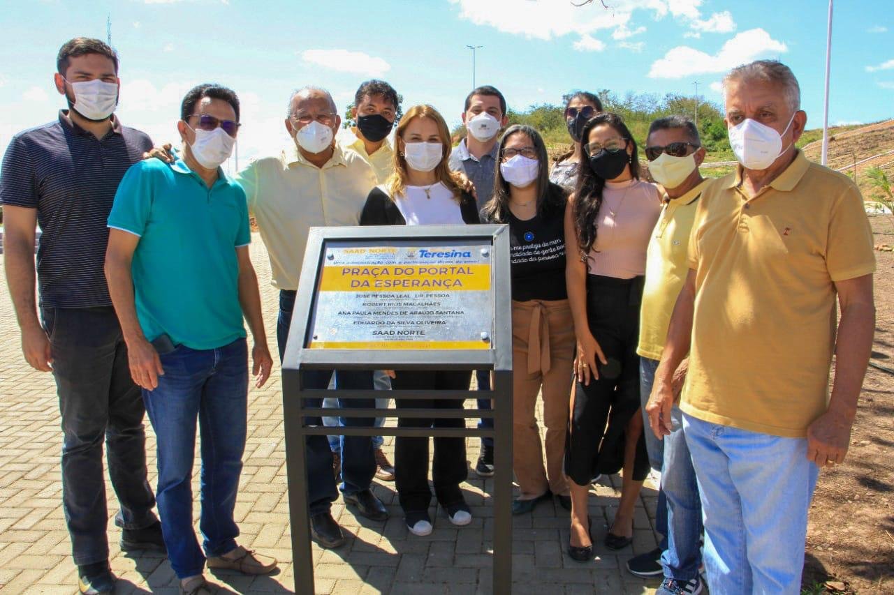 Dr. Pessoa entrega praças em Teresina