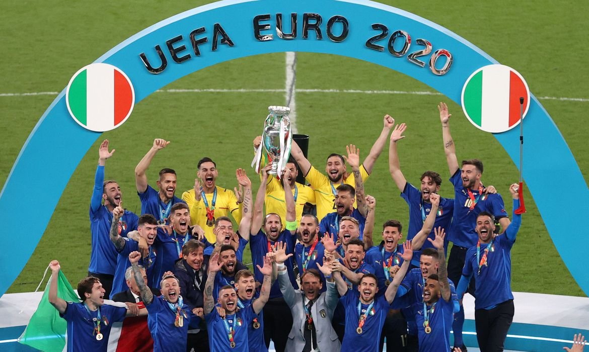 Itália vence a Inglaterra e é bicampeã da Eurocopa
