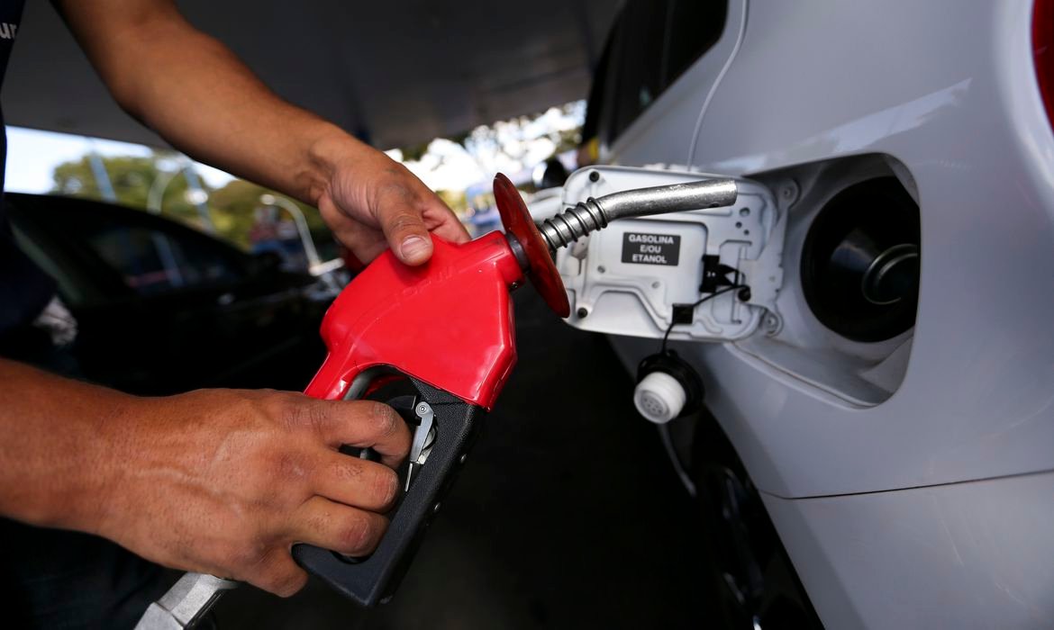 Petrobras anuncia reajuste no preço da gasolina e do gás de cozinha