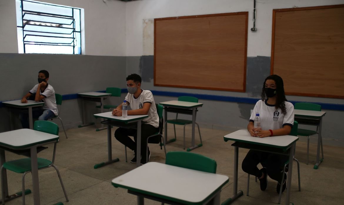 Semec convoca 44 professores efetivos para turmas do 6º ao 9º ano