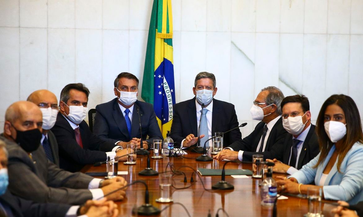 Presidente entrega medida provisória do novo Bolsa Família