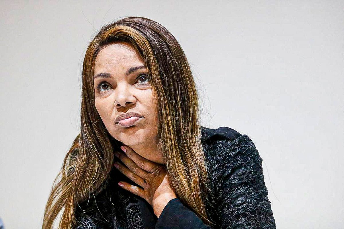 Câmara cassa mandato de Flordelis por quebra de decoro parlamentar