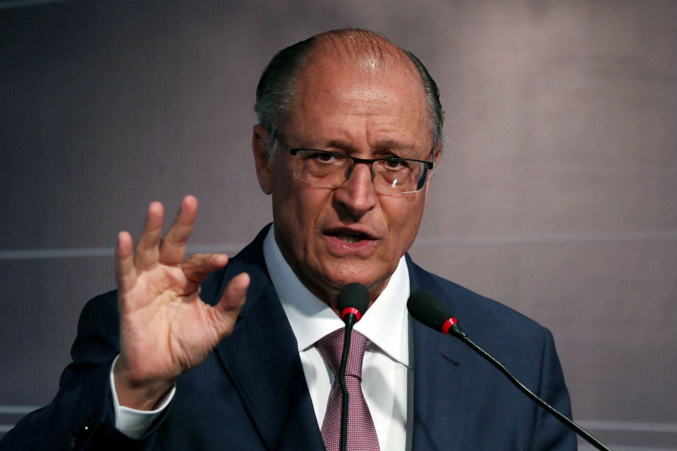 Alckmin admite sair do PSDB por candidatura ao governo do Estado