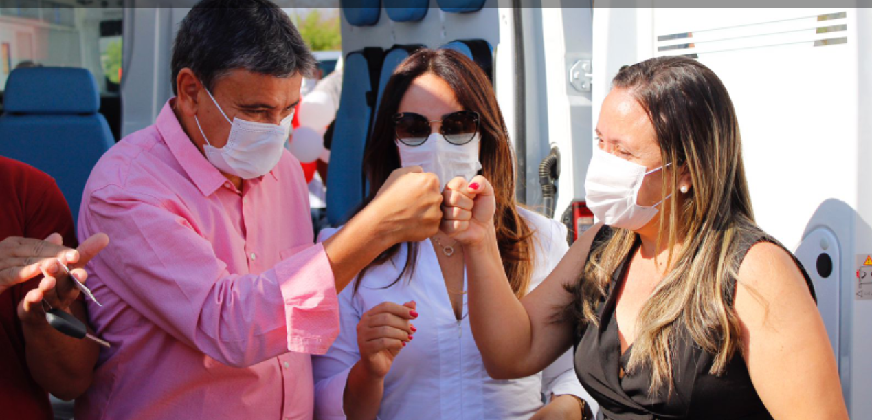 Deputada Rejane Dias entrega ambulâncias no Sul do Piauí