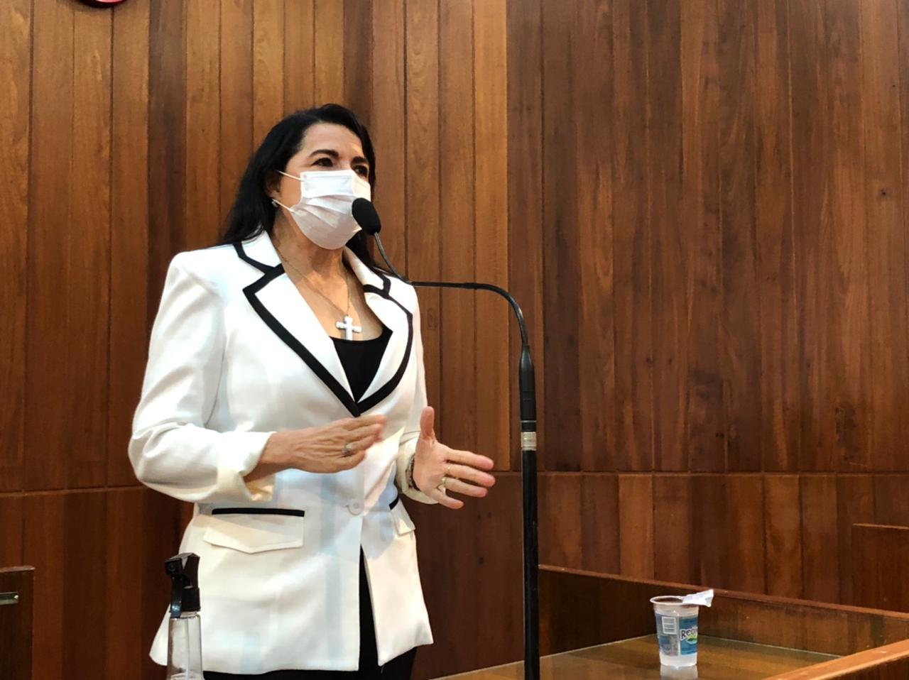 Teresa Britto denuncia crime ambiental com 'importação' de chorume