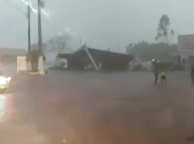 Temporal destrói estrutura de posto de combustível no Norte do Piauí