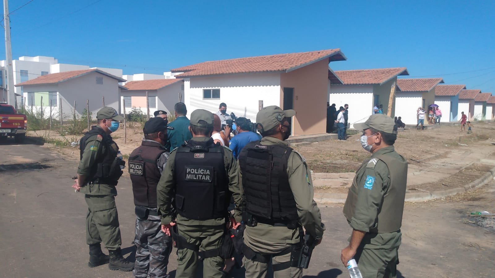 Polícia Militar e Polícia Federal cumprem reintegração em imóveis da Caixa em Teresina