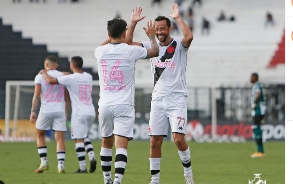 Vasco vence Coritiba em São Januário e cola no G4 da Série B