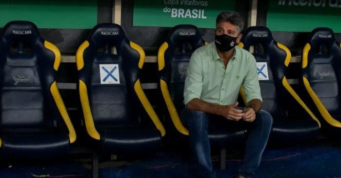 Renato entrega o cargo após queda do Flamengo, mas diretoria não aceita demissão
