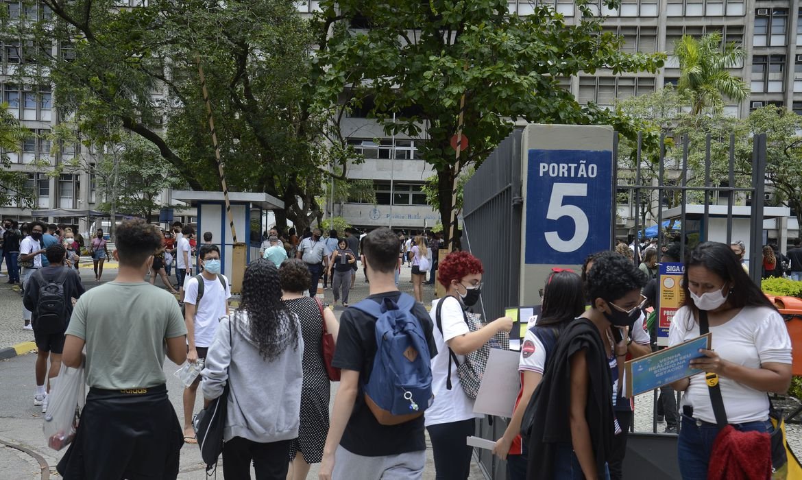 Invisibilidade e Registro Civil é tema da redação do Enem