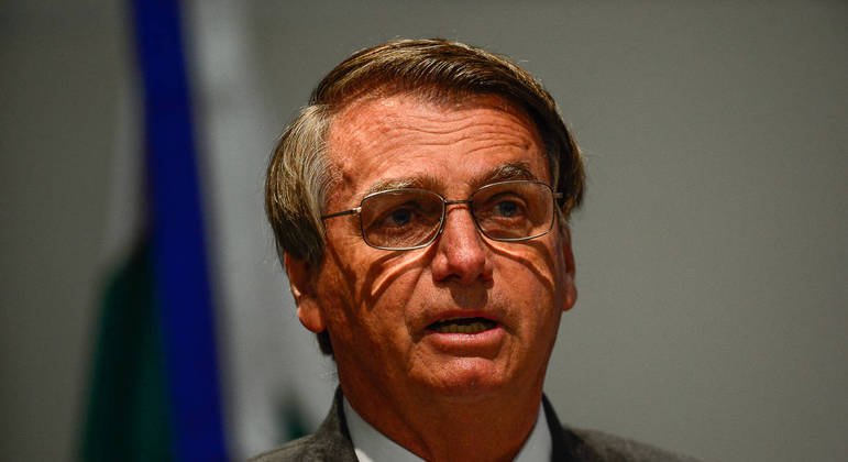 Bolsonaro confirma pedido de troca na PF e diz que Moro queria STF