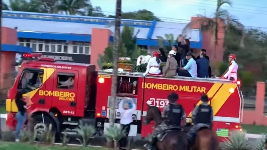 Corpo de Marília Mendonça é enterrado em cemitério de Goiânia