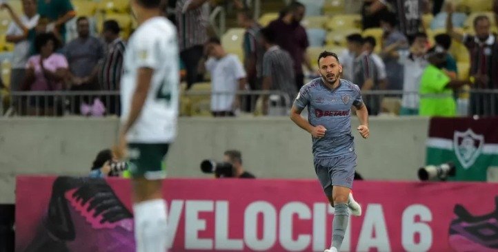 Fluminense bate Palmeiras de virada e fica mais perto do G6
