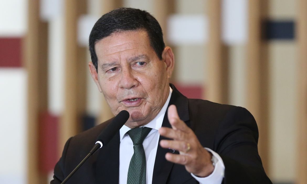 Mourão quer ser governador com apoio de Bolsonaro