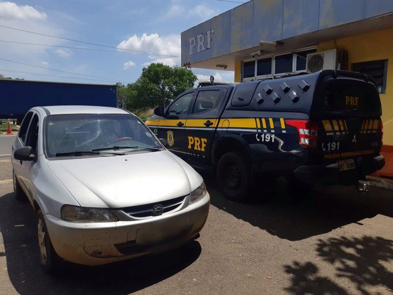 PRF recupera veículo e prende mulher acusada de receptação