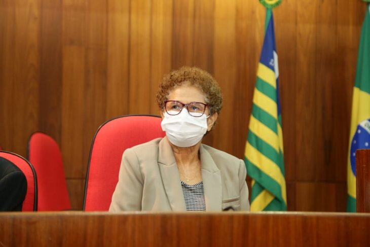 Governo assina decreto e desobriga o uso de máscara em 60% dos municípios com dose de reforço