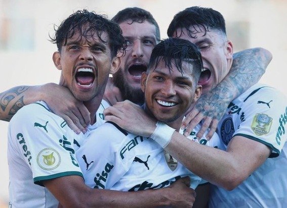 Palmeiras vence o Santos na Vila Belmiro
