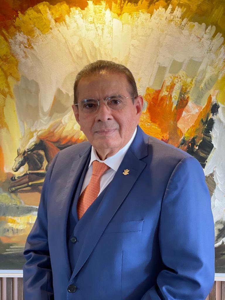 Valdeci já prepara material de possível candidatura a senador