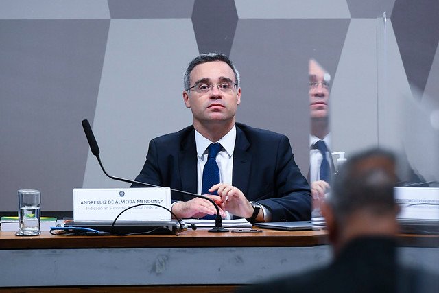 Senado aprova indicação de André Mendonça ao STF