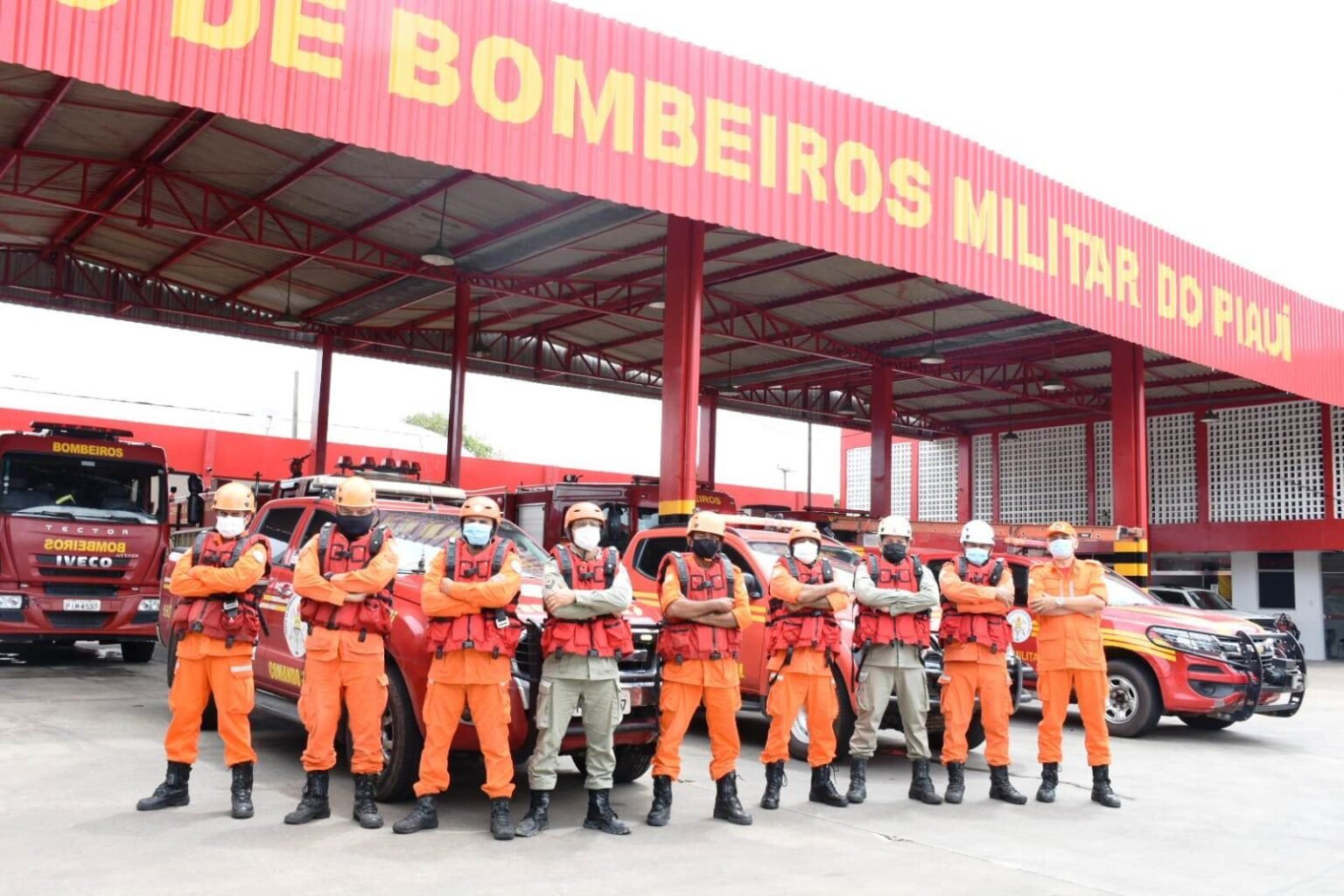 Governo envia bombeiros para ajudar vítimas das enchentes na Bahia