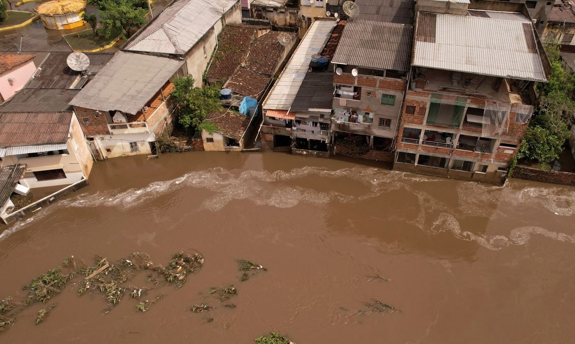 “Maior desastre natural da história”, diz governador da Bahia