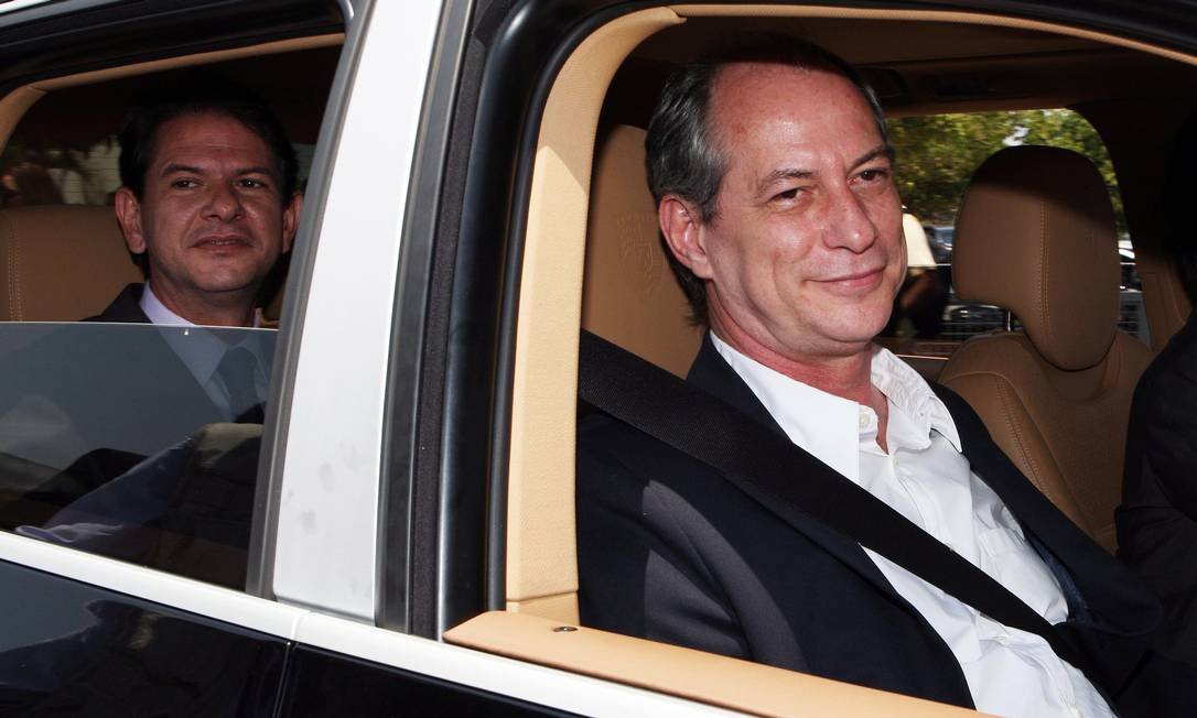 PF faz buscas contra Ciro e Cid Gomes para investigar esquema de corrupção em obra de estádio