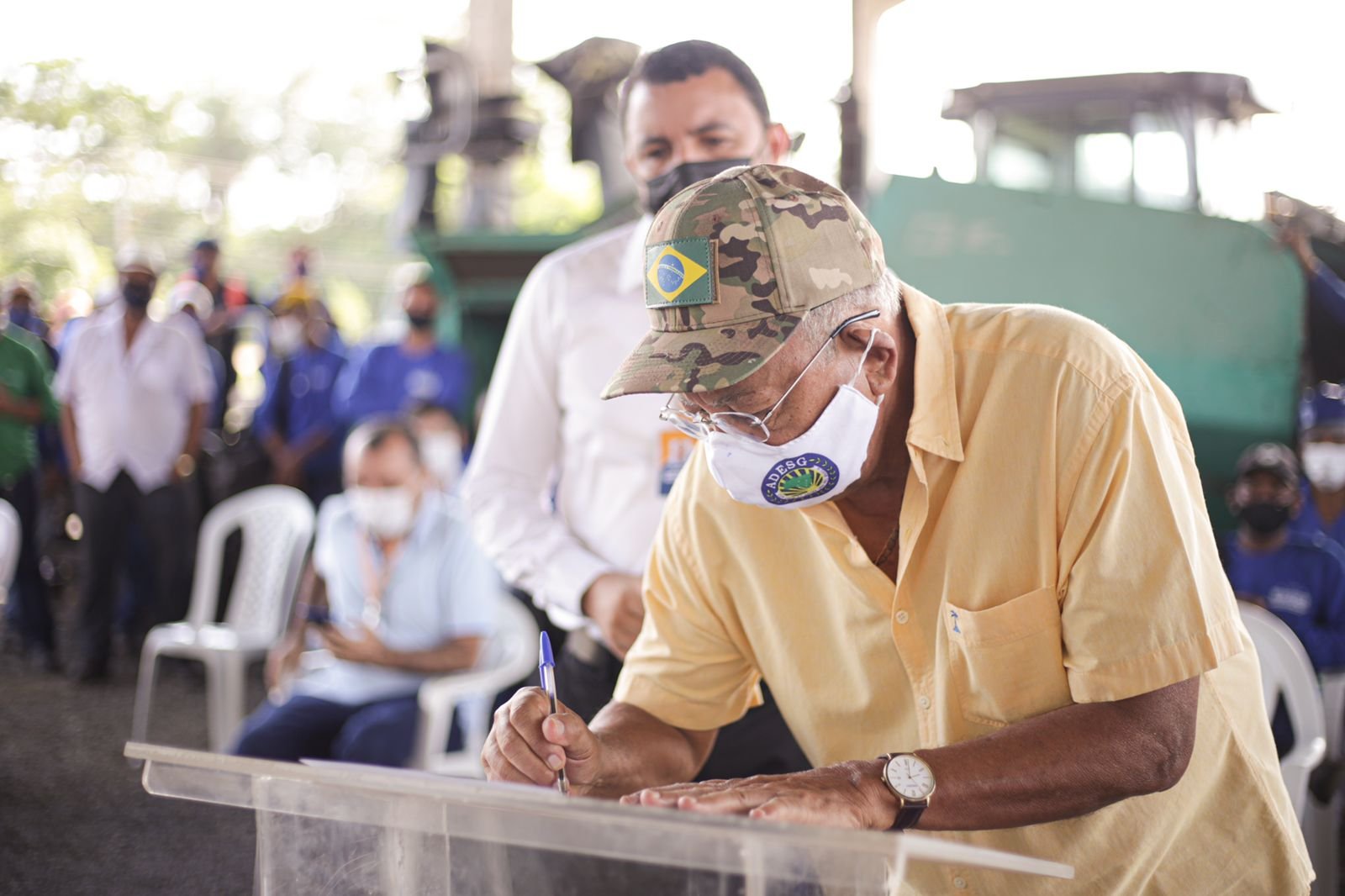 Dr. Pessoa assina ordem de serviço para operação Tapa-Buraco