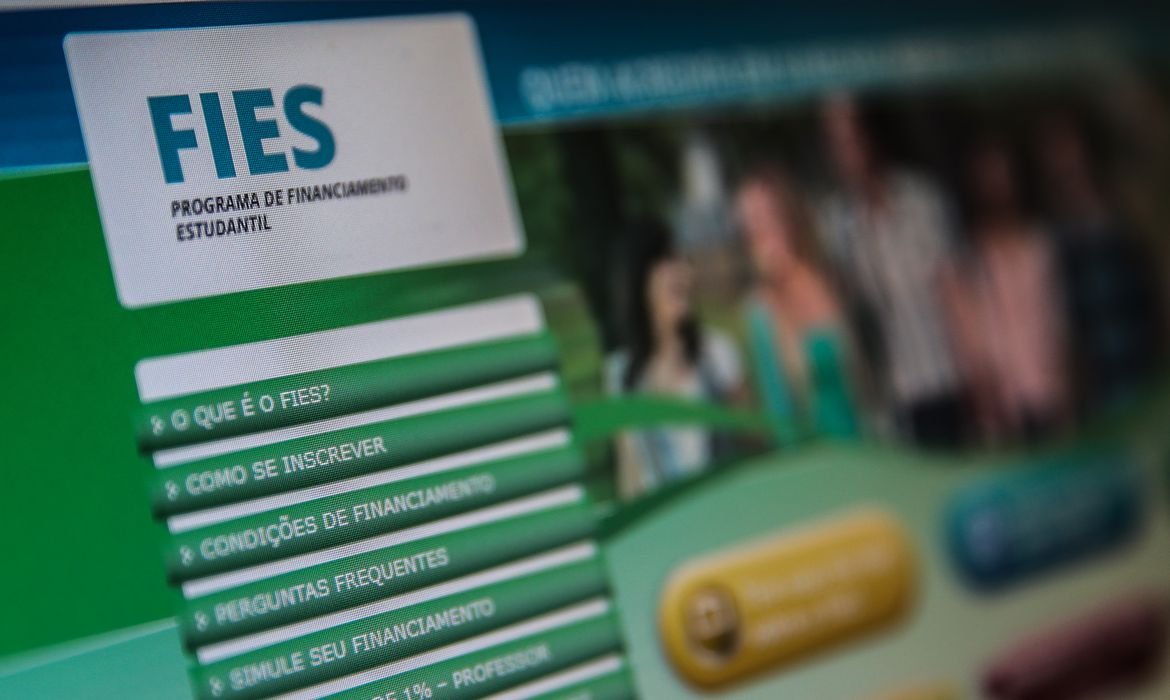 Governo edita MP que permite renegociação de dívida do Fies