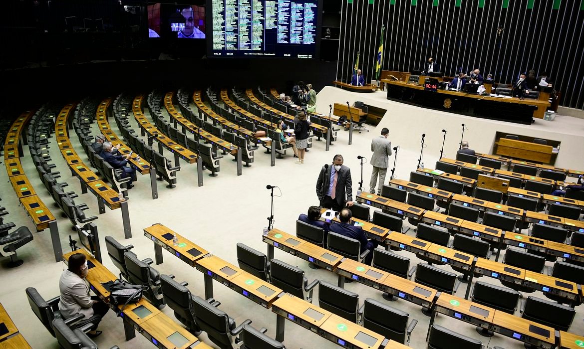 Congresso derruba veto e Fundo Eleitoral será de R$ 5,7 bilhões