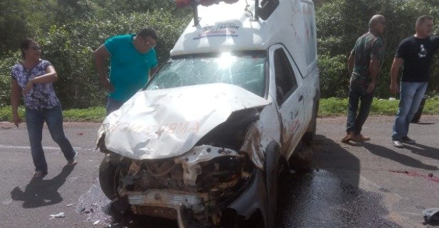 Colisão entre ambulâncias deixa uma pessoa mota no sul do Piauí