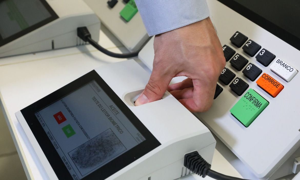 TSE lança novo modelo de urna eletrônica para eleições de 2022